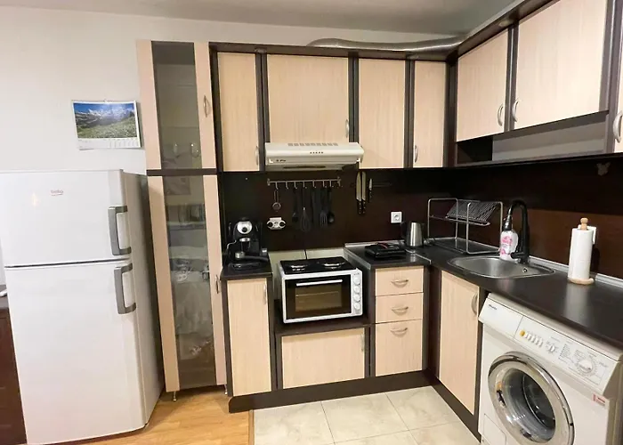 Апартамент Blue Orchid Near Airport & Free Parking *