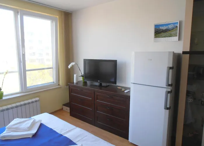 Blue Orchid Near Airport & Free Parking Апартамент София